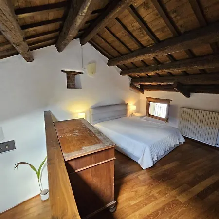 Elegant House In The Heart Of 우디네