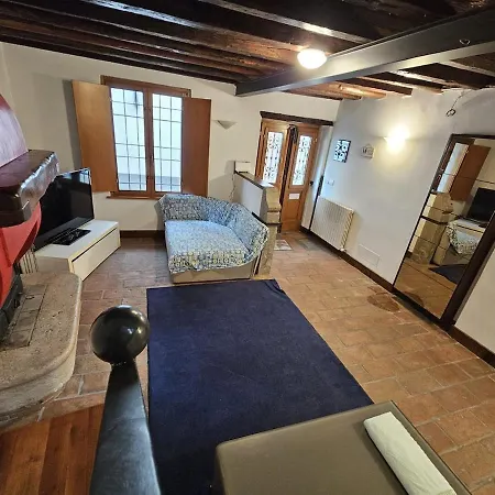 Elegant House In The Heart Of 아파트