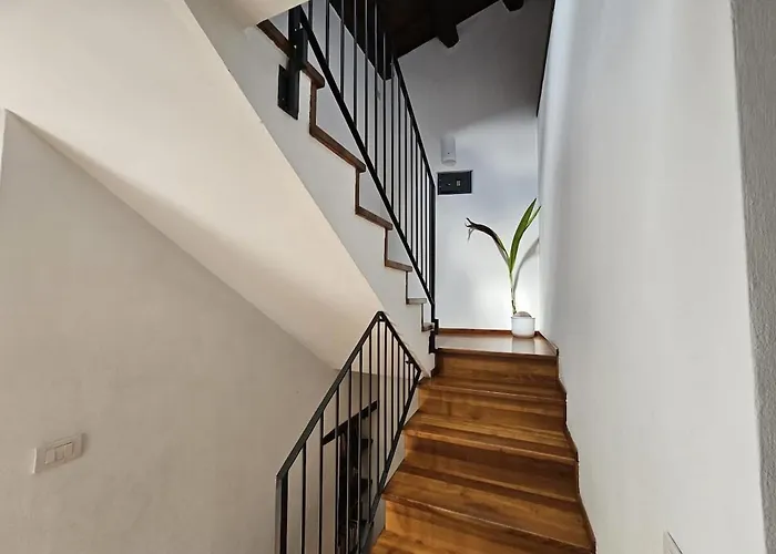 Elegant House In The Heart Of アパート *