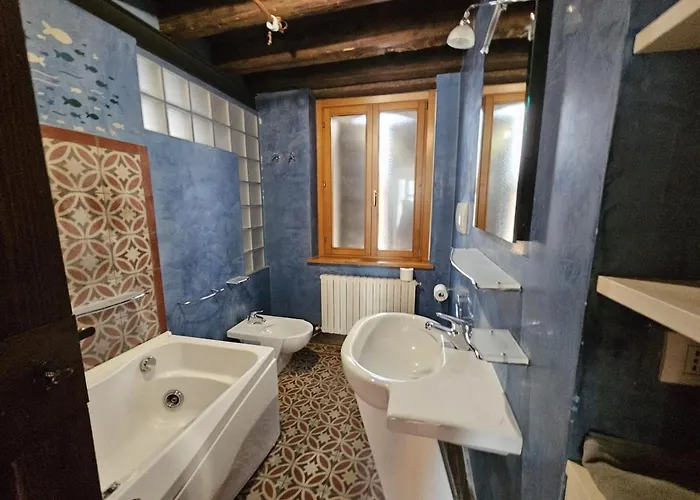 Elegant House In The Heart Of アパート *