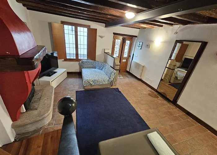 Elegant House In The Heart Of アパート