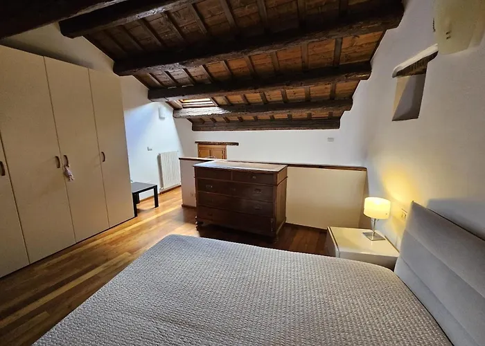 Elegant House In The Heart Of アパート ウーディネ