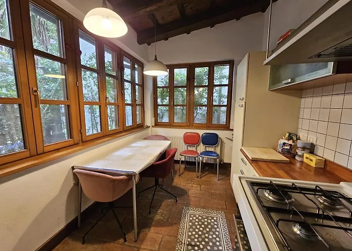 Elegant House In The Heart Of アパート *